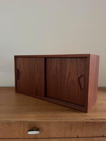 Deens teak wandkastje - vintage design wandkastje beschikbaar voor biedingen