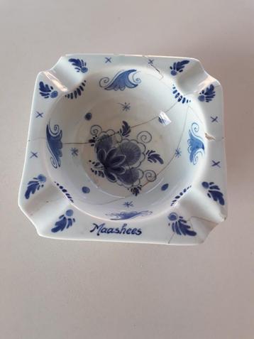 Delftsblauwe asbak uit Maashees beschikbaar voor biedingen