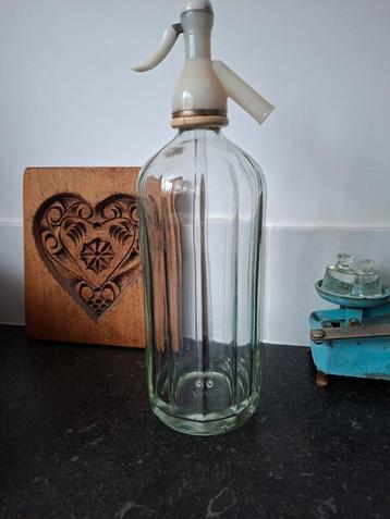 Brocante sifon spuitfles ribbelglas witte sifon.  beschikbaar voor biedingen