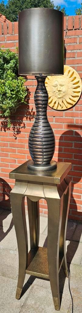 Unieke Amerikaanse lamp met tafeltje beschikbaar voor biedingen