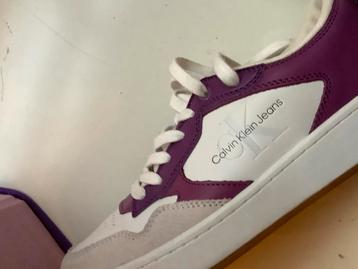 Calvin Klein Sneakers Wit/Paars - Maat 38 beschikbaar voor biedingen