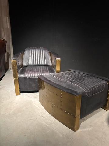 Industriële Vintage Aviator fauteuil met hocker  beschikbaar voor biedingen