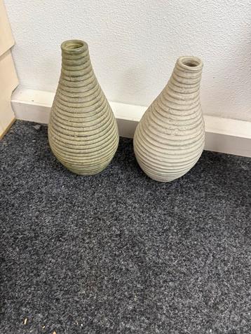 Set van 2 decoratieve vazen beschikbaar voor biedingen