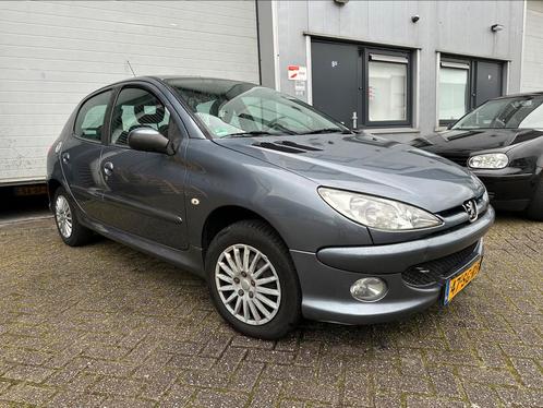 Peugeot 206 1.4 16V Gentry 5D 2006 Grijs, Auto's, Peugeot, Bedrijf, ABS, Airbags, Airconditioning, Bluetooth, Bochtverlichting