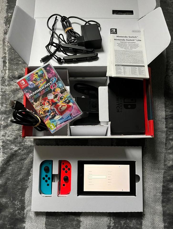 Nintendo Switch V2 (nieuwstaat) + Mario Kart 8 Deluxe, Spelcomputers en Games, Spelcomputers | Nintendo Switch, Zo goed als nieuw