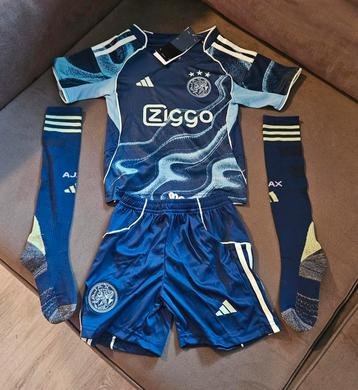 Ajax 2e Uitsetje kindertenue compleet beschikbaar voor biedingen
