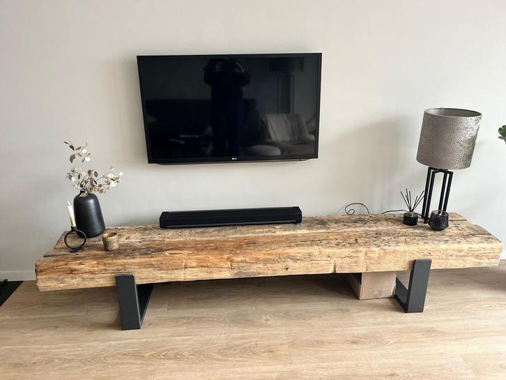 TV meubel van oude spoorbielzen, Huis en Inrichting, Kasten | Televisiemeubels, Gebruikt, Minder dan 100 cm, 200 cm of meer, 25 tot 50 cm