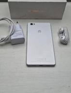 Huawei P8 Lite White/Zilver. +2 Extra hoesjes, Telecommunicatie, Mobiele telefoons | Huawei, Android OS, Zonder abonnement, Ophalen of Verzenden