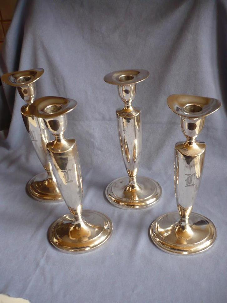 Uniek puntgaaf 4 delig stel antieke zilveren kandelaars, Antiek en Kunst, Antiek | Goud en Zilver, Zilver, Ophalen of Verzenden