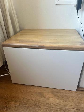 IKEA witte kast met houten blad (Besta-serie?)