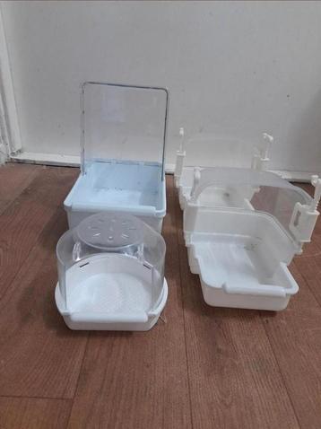 Douche bakjes voor vogels. beschikbaar voor biedingen