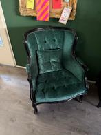 Groene fauteuil met sierlijke details, Ophalen