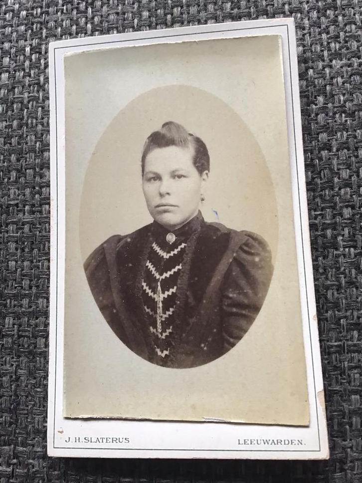 CDV, Vrouw, J.H. Slaterus, Leeuwarden, Carte de Visite 7, Verzamelen, Foto's en Prenten, Gebruikt, Foto, Voor 1940, Ophalen of Verzenden