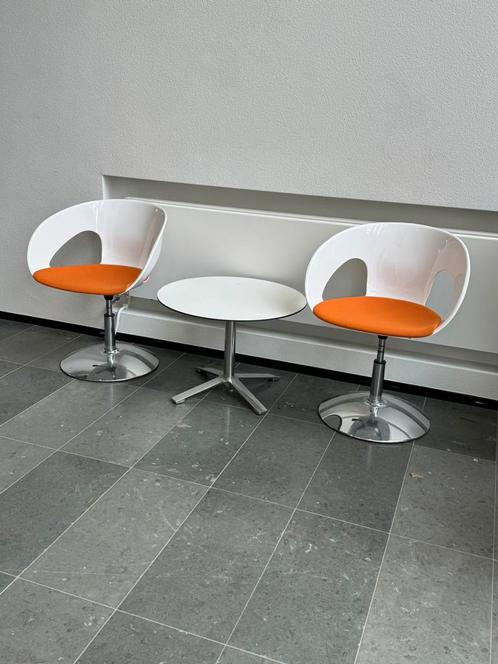 Kasteel design stoelen + tafeltje (zie foto’s), Huis en Inrichting, Stoelen, Zo goed als nieuw, Twee, Grijs, Ophalen of Verzenden