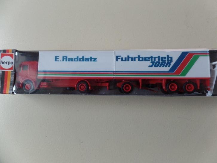 Mercedes vrachtwagen / aanhanger Raddatz   (Herpa)  , Hobby en Vrije tijd, Modelauto's | 1:87, Nieuw, Bus of Vrachtwagen, Herpa