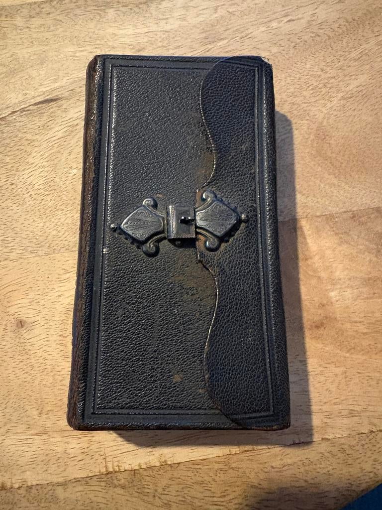 Oude Bijbel uit 1881 - Antiek, Ophalen of Verzenden