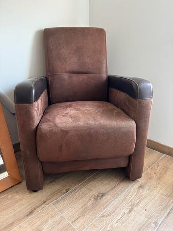 Stevige fauteuil in goede staat, nauwelijks gebruikt beschikbaar voor biedingen