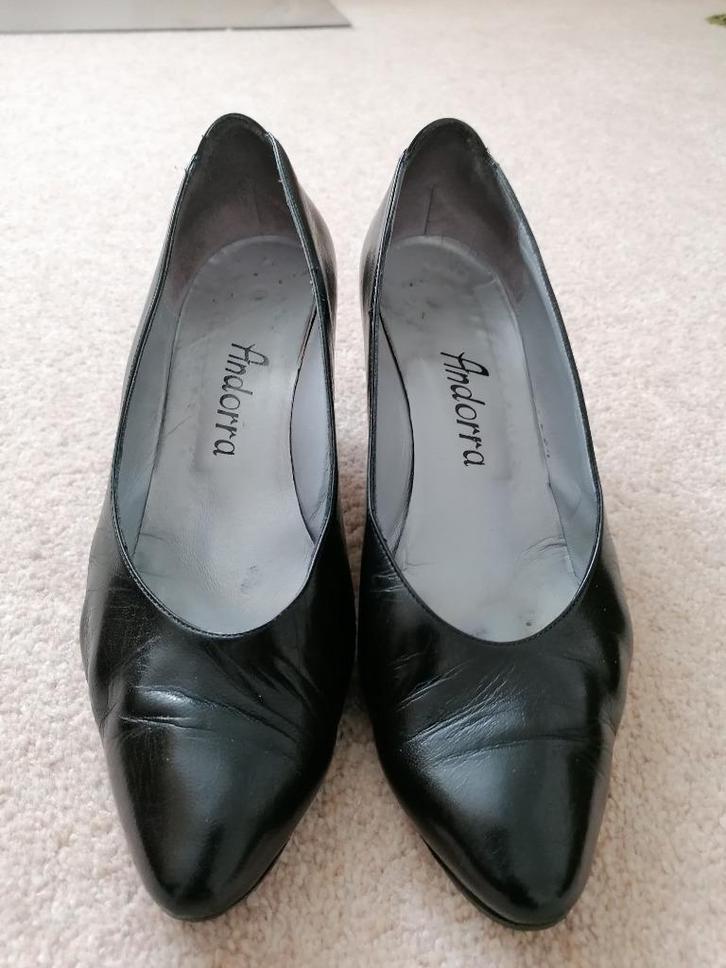 Nette zwarte leren damesschoen met hak kleur: zwart Mt 40,5, Kleding | Dames, Schoenen, Zo goed als nieuw, Pumps, Zwart, Ophalen of Verzenden