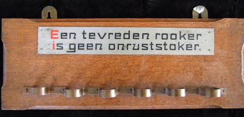 OUD PIJPEN REK MET OPSCHRIFT VOOR ZES PIJPEN., Verzamelen, Rookartikelen, Aanstekers en Luciferdoosjes, Gebruikt, Overige typen
