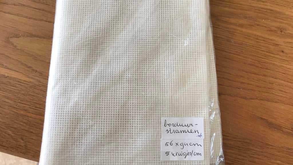 Borduurstramien wit , 5 kruisjes per cm , borduren, Ophalen of Verzenden, Zo goed als nieuw, Onderdeel of Toebehoren