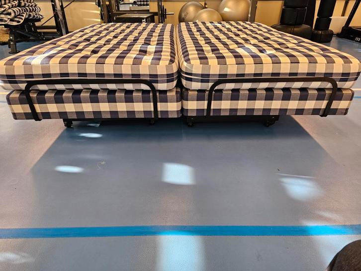 Hästens bed 210  210, Huis en Inrichting, Slaapkamer | Boxsprings, 210 cm, Tweepersoons, Ophalen