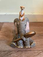 Te koop: Tuskers beeldje olifant met stokstaartje, Ophalen of Verzenden, Zo goed als nieuw, Dier