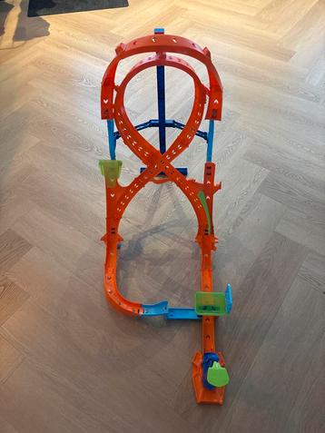 Hot Wheels Racebaan met Looping beschikbaar voor biedingen