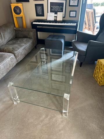Glazen salontafel beschikbaar voor biedingen