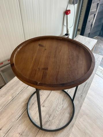 Bijzettafel beschikbaar voor biedingen