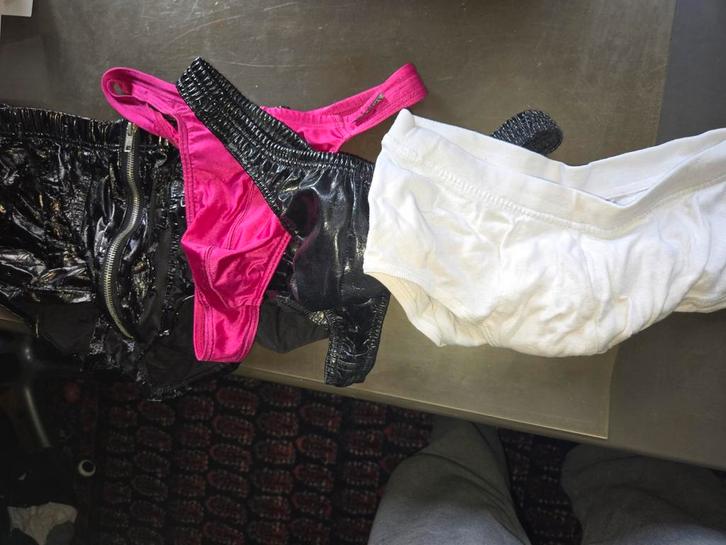 Uitdunnen van verzameling van 200 stuks slipjes, strings ed, Kleding | Heren, Ondergoed, Slip, Wit, Ophalen of Verzenden