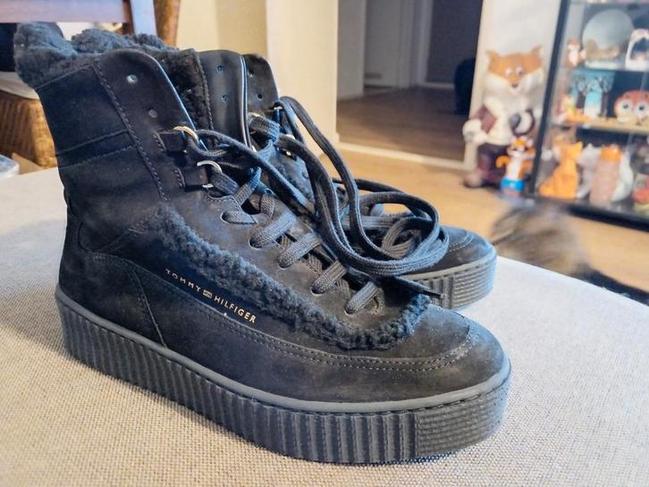 Tommy Hilfiger Enkellaarsjes mt 42, Kleding | Dames, Schoenen, Zo goed als nieuw, Lage of Enkellaarzen, Zwart, Ophalen of Verzenden