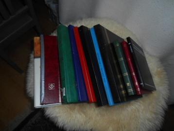 Verrassing doos met 11 albums met wereld postzegels + fdc beschikbaar voor biedingen