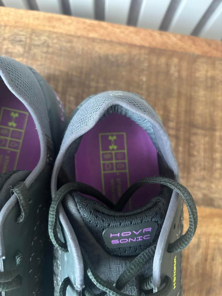 Under Armour Sneakers - Zo goed als nieuw, Ophalen of Verzenden, Zo goed als nieuw, Zwart, Sneakers of Gympen