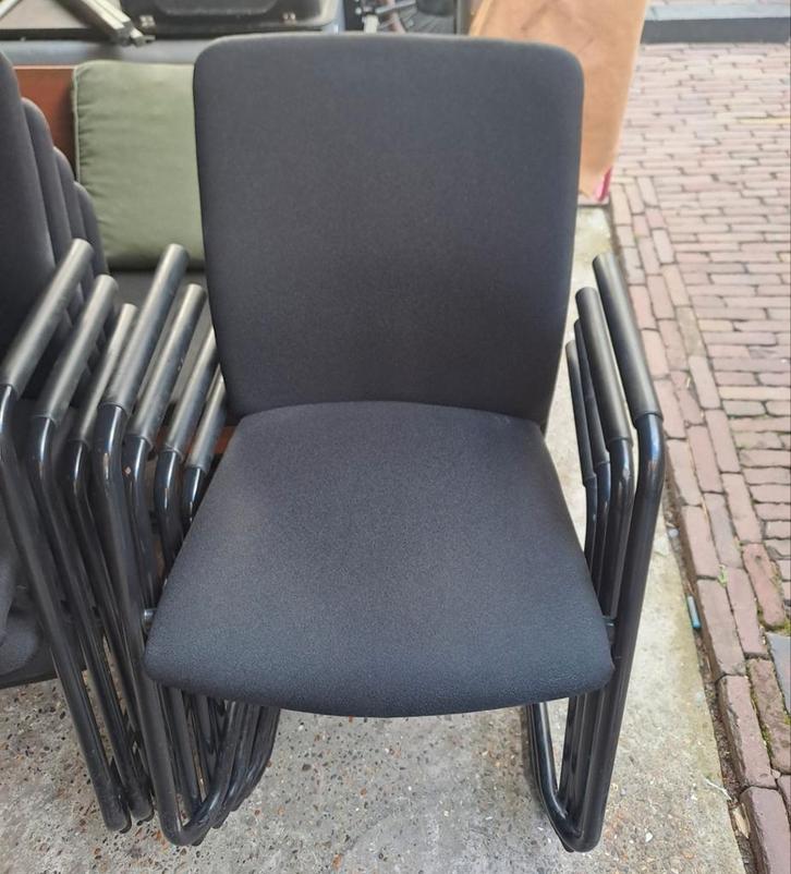 8 Konig + Neurath Stapelbare Stoelen - Nette Staat, Huis en Inrichting, Stoelen, Zo goed als nieuw, Vijf, Zes of meer stoelen