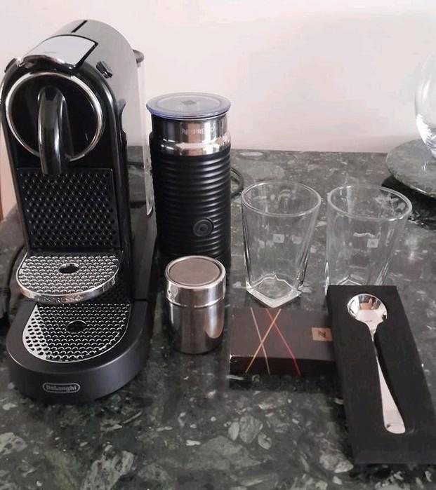 Magimix Nespresso Citizen met melkopschuimer, Witgoed en Apparatuur, Koffiezetapparaten, Zo goed als nieuw, Espresso apparaat