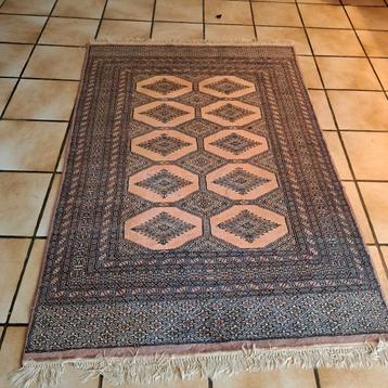 Mooi karpet, 1.80 x 1.20m beschikbaar voor biedingen