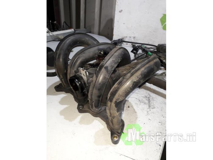 Inlaatspruitstuk van een Toyota Yaris, Auto-onderdelen, Motor en Toebehoren, Toyota, Gebruikt, 6 maanden garantie, 12 maanden garantie