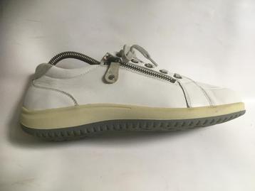 Helvesko witte sport schoen , maat 39 beschikbaar voor biedingen