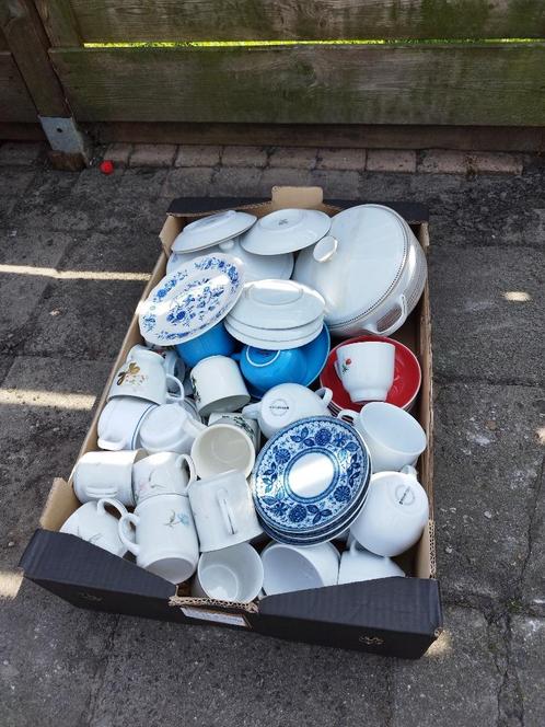 doos vol met bruikbaar nog goed servies, Antiek en Kunst, Antiek | Servies los, Ophalen