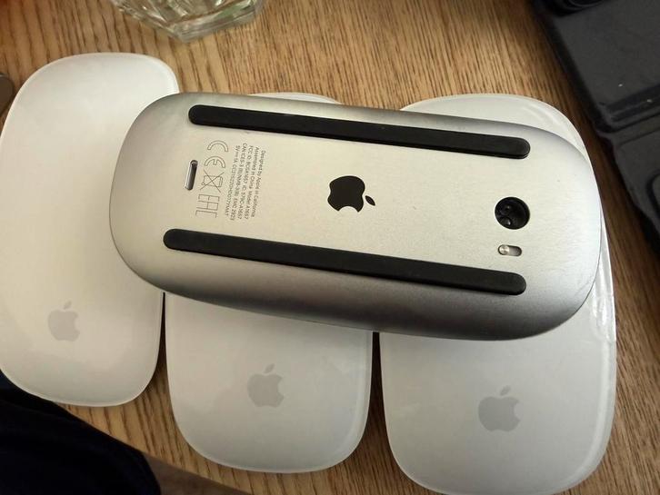 Magic Mouse 2, Computers en Software, Muizen, Zo goed als nieuw, Muis, Draadloos, Ophalen of Verzenden