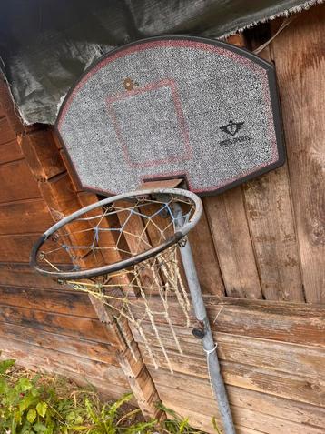 Gratis basketbalnet voor kinderen beschikbaar voor biedingen
