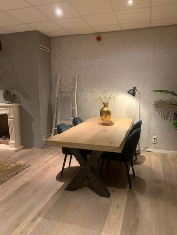 Eetkamer tafel mountain boomstamtafel met stalen X poot beschikbaar voor biedingen