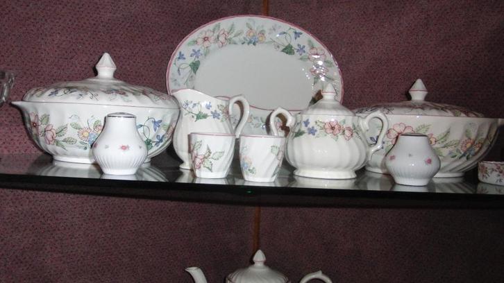 servies  63 delig, Huis en Inrichting, Keuken | Servies, Nieuw, Compleet servies, Overige stijlen, Porselein, Ophalen of Verzenden