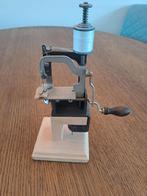 Antieke naaimachine, pocketnaaimachine Husqvarna, Antiek en Kunst, Antiek | Naaimachines, Ophalen of Verzenden