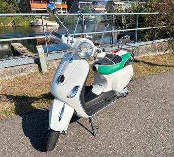 Vespa LX50 - in nieuwstaat beschikbaar voor biedingen