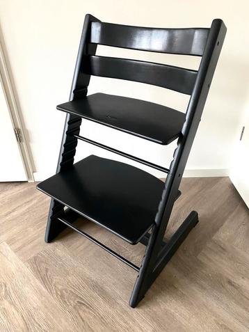 Moderne mat zwarte  STOKKE Tripp Trapp kinderstoel beschikbaar voor biedingen