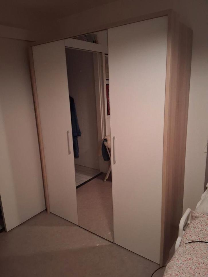 Kledingkast, Huis en Inrichting, Kasten | Kledingkasten, Zo goed als nieuw, 200 cm of meer, 150 tot 200 cm, 50 tot 75 cm, Met deur(en)