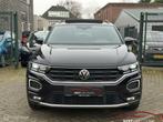 Volkswagen T-Roc 1.5 TSI Sport Pano/Keyless/Camera, Auto's, Stof, 4 cilinders, Zwart, Bedrijf