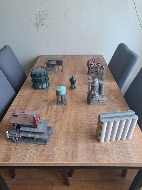 9 Gebouwen voor H0, Hobby en Vrije tijd, Modeltreinen | H0, Gebruikt, Brug, Tunnel of Gebouw, Gelijkstroom of Wisselstroom, Overige merken