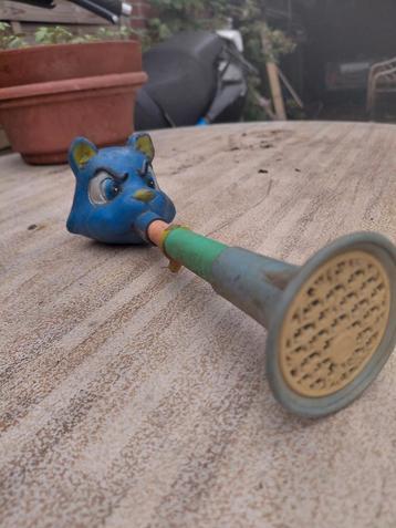 Oude toeter beschikbaar voor biedingen